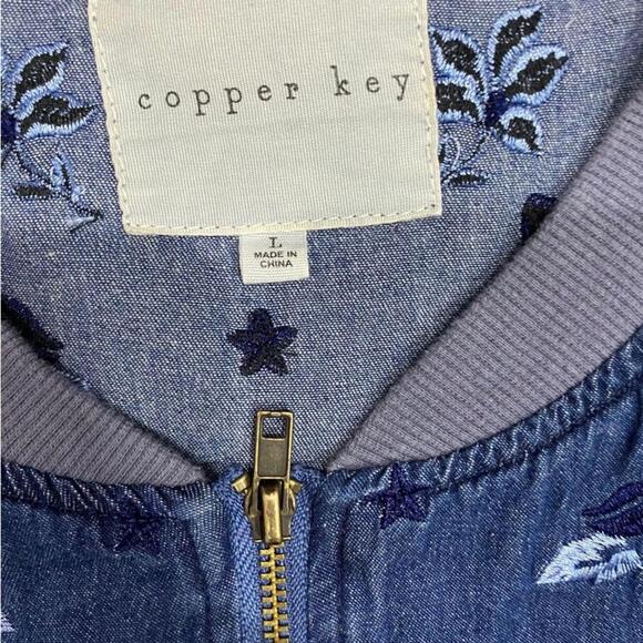 NWOT Copper Key Chambray Floral Embroidered Zip Up Bomber Jacket- Size Large - Picture 4 of 4